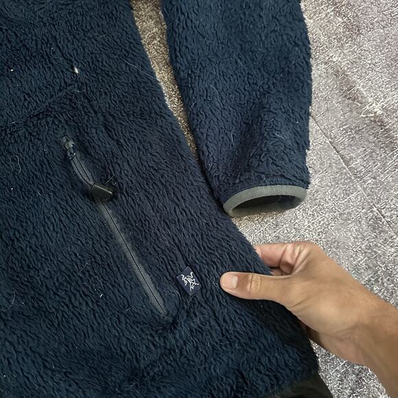 Men's Vintage Arc'teryx Canada Delta SV Navy Blue Deep Pile Fleece Jacket Sz M - Picture 2 of 5